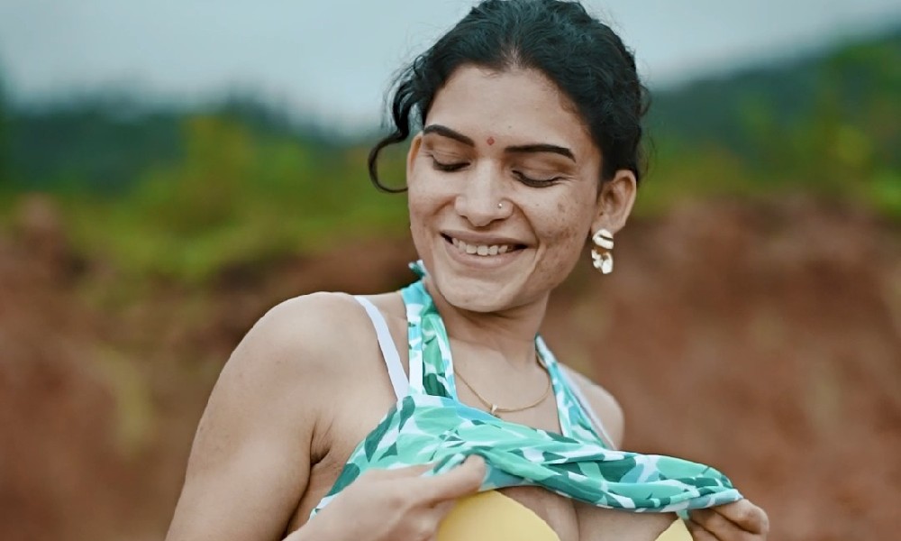 Resmi Nair Nude and PIssing (Green Dress) Out Door Session - HotBazi.Com